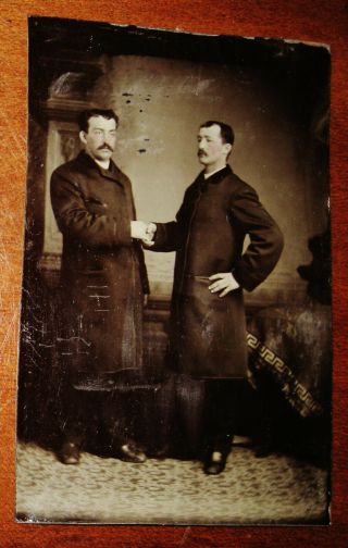 ANTIQUE TINTYPE PHOTO OF 2 HANDSOME DAPPER YOUNG MEN SHAKING / HOLDING HANDS 2
