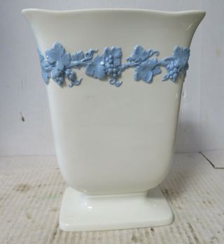Wedgwood Queensware Lavender On Cream 7 3/4 " Rectangular Vase