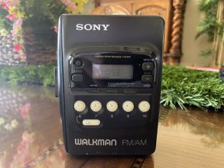 Vintage Sony Wm - Fx20 Am/fm Cassette Walkman With Belt Clip.  Functional