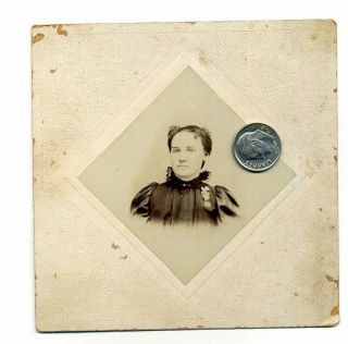Vintage Post Civil War Cdv Young Female Wearing 1883 Womans Relief Corps Medal