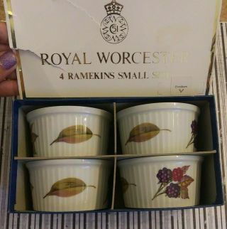 Vtg Royal Worcester Fine Porcelain Set Of 4 Evesham Vale Ramekins England