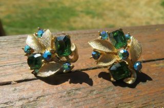 Vtg Lisner Gold Tone Blue Green Aurora Borealis Rhinestones Screw Back Earrings