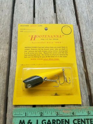 Vintage Fishing Lure - Wood Hootenanna On Card - Great Color