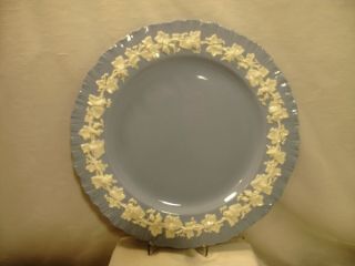 Wedgwood 10 " Embossed Queensware Cream On Lavender Shell Edge Dinner Plate