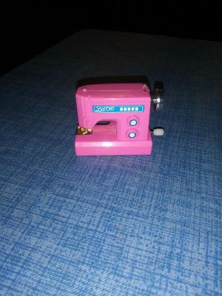 1989 Arco Mattel Barbie Wind Up Pink Sewing Machine 7936
