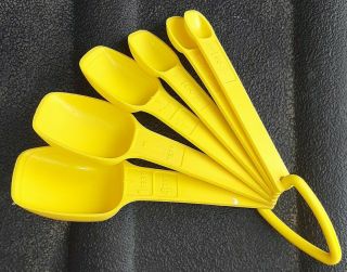 Vintage Tupperware Set Of 6 Yellow Measuring Spoons With D Ring