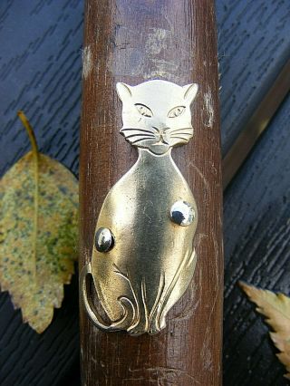 Walking Stick Badge Novelty Cheeky Brass Cat 3.  8 Cm High Wiccan Familiar