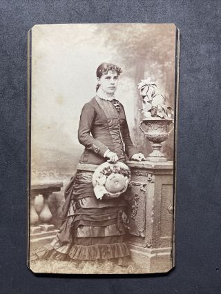 Victorian Photo: Cabinet Card: Elegant Young Lady: Wyles Reading