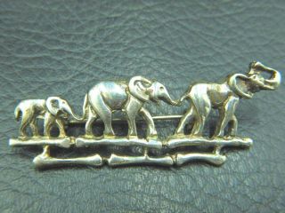 Vintage Brooch Pin Sterling Silver Elephant Family W/ Trunks Holding Tails 11.  3g