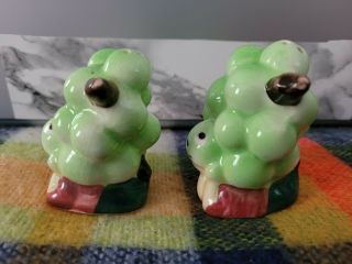 VINTAGE ANTHROPOMORPHIC PY CHILLING GRAPE HEADS SALT AND PEPPER SHAKERS JAPAN 2