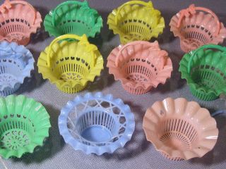 Vintage 50 ' s 11 Pastel Plastic Party Favor Nut Cups Baskets most w/ Bow Handles 2