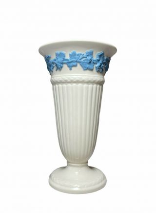 Wedgwood Of Etruria & Barlaston Queensware Blue On White Cream 6 1/2 " Vase