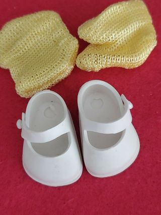 VINTAGE VOGUE GINNY DOLL 1950 ' s WHITE SHOES & YELLOW SOCKS,  for 8 
