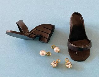 Vintage Doll Accessories: Vogue Ginny Family Jill,  Jan Shoes W/ Jewelry Earrings
