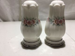Noritake China Made In Japan - Set Of Salt And Pepper Shakers Pattern