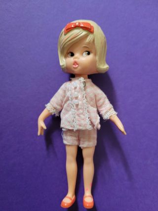 Vintage Hasbro Dolly Darling In Mod Outfit.  A Cutie