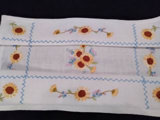 Vintage Hand Embroidered Tray Cloth Centre Piece Topper Pretty Delicate Daisie