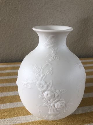 Vintage Mid Century Kaiser White Bisque Flowers Porcelain Bud 5 1/2”h Vase