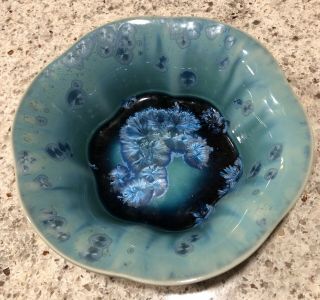 Edgecomb Potters Maine Art Pottery Blue Crystalline Glaze Ruffle Bowl 6 1/2 "