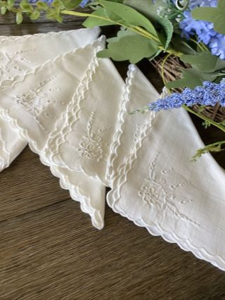 Vintage White Floral Embroidered Tea Luncheon Napkins Set Of 5
