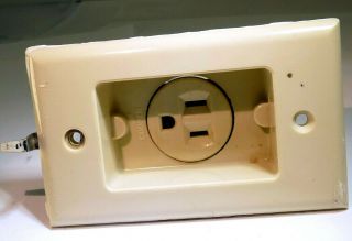 Cooper Single Receptacle Outlet 15a 125v 5 - 15r Ivory With Recessed Plate Vintage