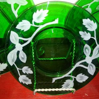 Set Of 6 Emerald Green Glass Frosted Vines Luncheon Dessert Salad Bread Plates