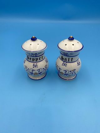 Vintage Royal Sealy Heritage Salt Pepper Shaker Set White Blue Scrolls Design