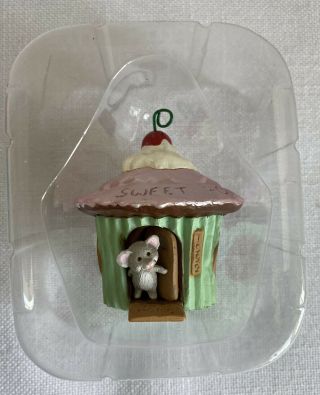 Vintage Hallmark Ornament Home Cupcake Mouse Living In It 1992 Sri Lanka