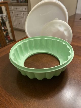 Vintage Tupperware Jello Mold Green & White 9.  25” With Lid & Insert