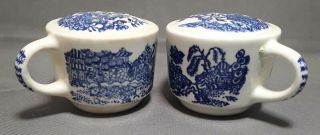 Vintage Blue Willow Royal Usa Salt/pepper Shakers.  Unmarked.  Approx.  1.  75 " Tall.