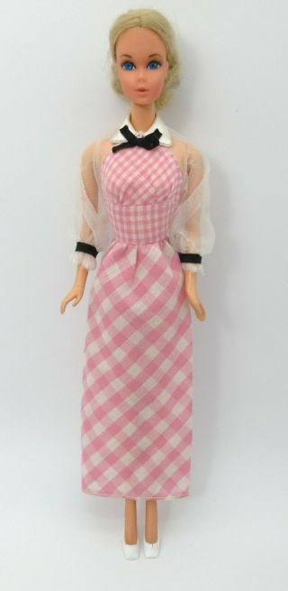 Vintage Barbie Mod 1973 - 76 Quick Curl Doll 4220 W/ Outfit