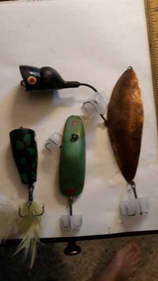 Vintage Set Of 4 3 Wood Fishing Lures Hand Painted 1 Copper Metal