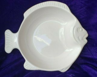 Pfaltzgraff Hearth Porcelain Seafood Bake And Serve Fish Bowl 10.  5 " White