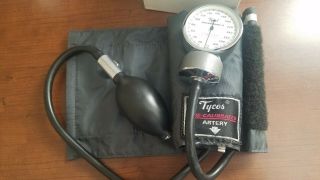 Tycos Pre - Calibrated Adult Cuff Aneriod Sphygmomanometer Blood Pressure Vintage