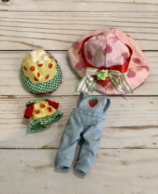 Bandai Strawberry Shortcake And Apple Dumplin Doll Clothes Vintage