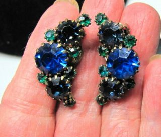 Vtg Signed Weiss Shades Of Blue Green Prong Set Rhinestone Brass Clip Earrings