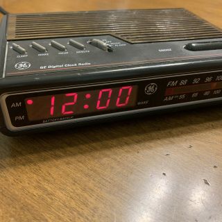 Vintage Ge General Electric Battery Digital Alarm Clock Radio Woodgrain 7 - 4612a