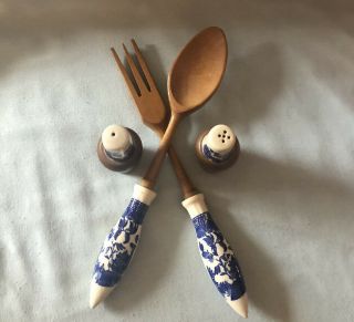 Vintage Churchill Blue Willow Salad Fork And Spoon/salt And Pepper Shakers