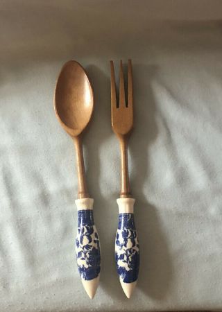 VINTAGE CHURCHILL BLUE WILLOW SALAD FORK AND SPOON/SALT AND PEPPER SHAKERS 3