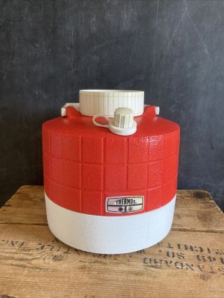 Vintage Thermos Brand One Gallon Hot/cold Water Picnic Spout Jug Red/white Usa