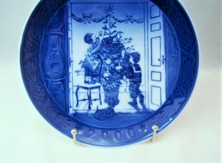 Royal Copenhagen 2000 TRIMMING THE TREE Hanging Annual Christmas Plate 3