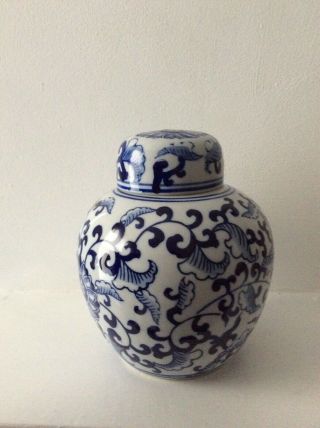 Vintage Chinese Blue And White Porcelain Handpainted Ginger Jar 15 Cm Tall