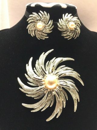 Vintage Sarah Coventry “pinwheel” Brooch And Earrings Set Silver Tone Faux - Pearl