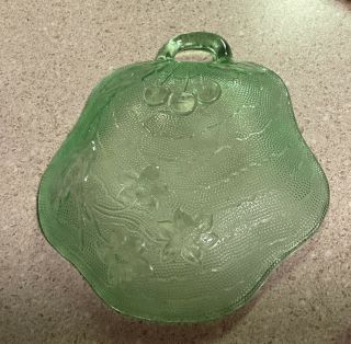 VINTAGE GREEN DEPRESSION GLASS NAPPY NUT OR CANDY DISH GRAPE PATTERN 2