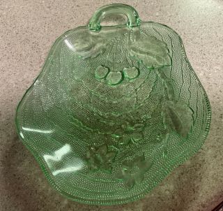 VINTAGE GREEN DEPRESSION GLASS NAPPY NUT OR CANDY DISH GRAPE PATTERN 3