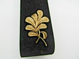 Vintage Crown Trifari Textured Leaf Gold Tone Pin Brooch