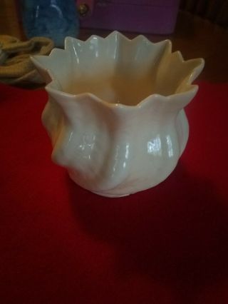 Vintage Small Belleek Swirl Shell Posy Vase Flower Pot 7th Mark (1980 - 1993)