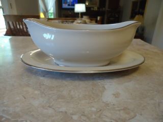 Fine Arts Classic Dignity Platinum Gravy With Attached Under Plate