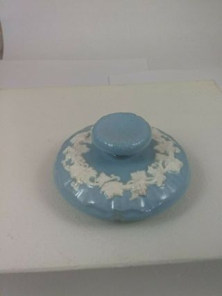 WEDGWOOD QUEENSWARE COVERED SUGAR BOWL SHELL PATTERN 3 1/2 INCHES TALL 2