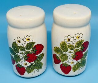Vintage Mccoy Pottery Strawberry Country Salt & Pepper Shakers Euc With Stoppers